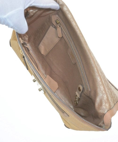 ANYA HINDMARCH 手拿包
