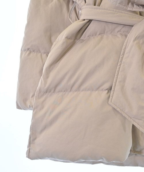 Couture brooch 羽絨大衣