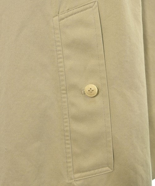 COMOLI 支撐領外套