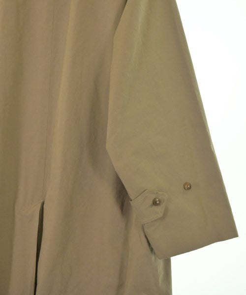 COMOLI 支撐領外套