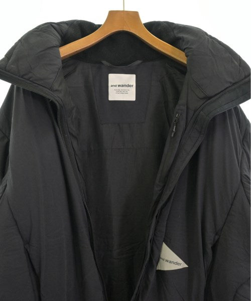 and wander 羽絨夾克/背心