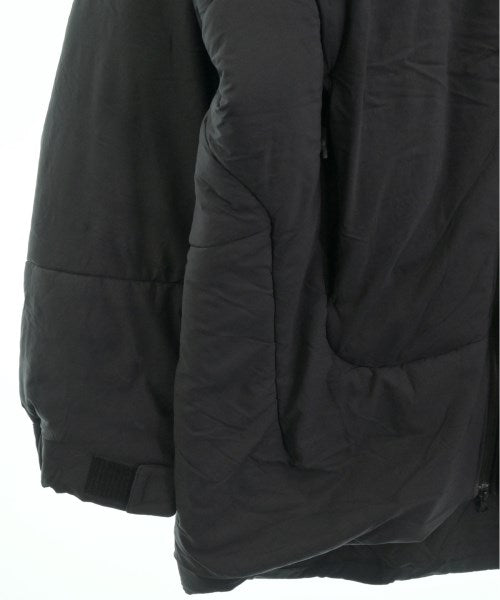 and wander 羽絨夾克/背心