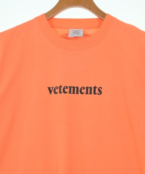 VETEMENTS T恤/上衣