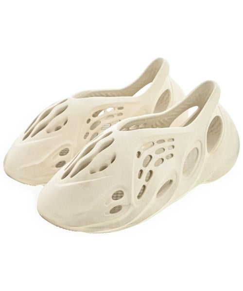 yeezy 涼鞋