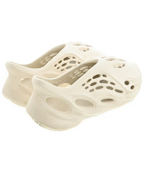 yeezy 涼鞋