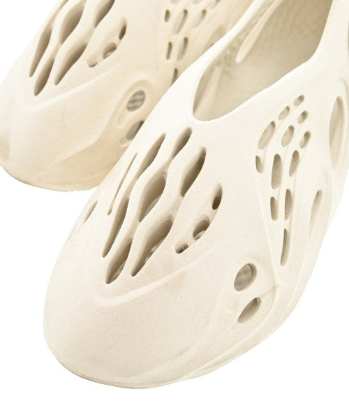 yeezy 涼鞋