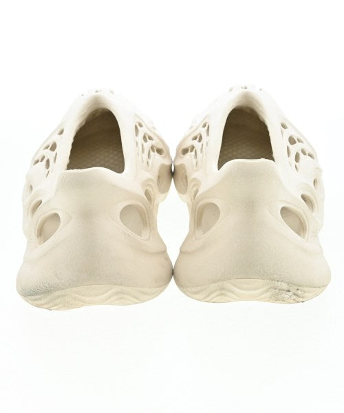 yeezy 涼鞋