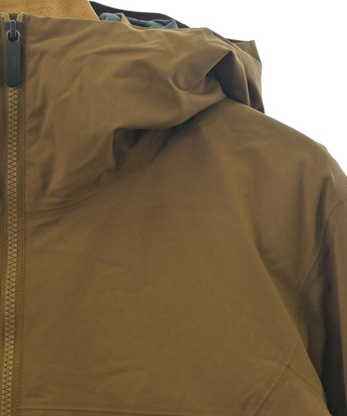 ARC'TERYX 羽絨夾克/背心