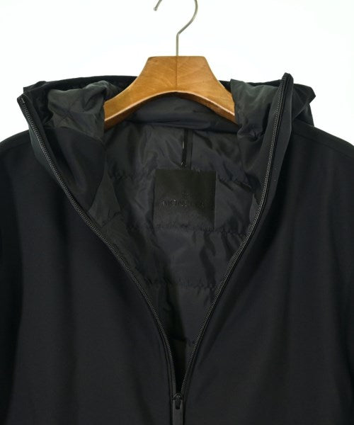 MONCLER 羽絨夾克/背心