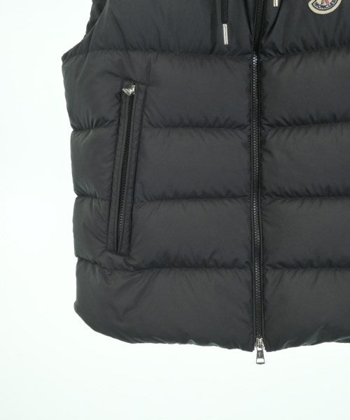 MONCLER 羽絨夾克/背心