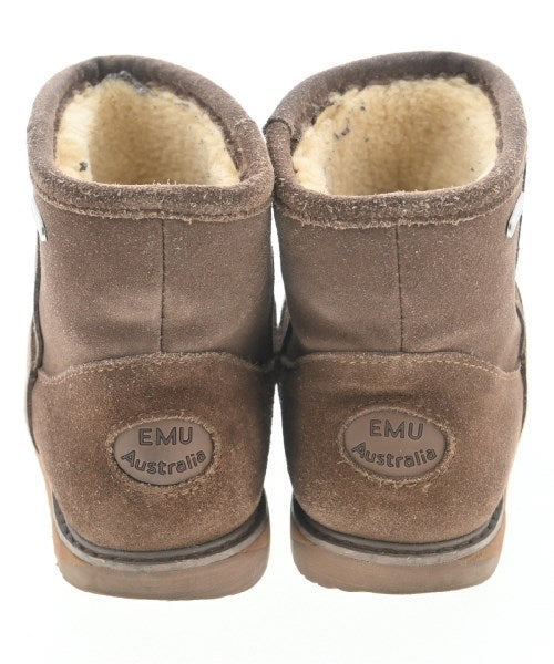 emu 靴子