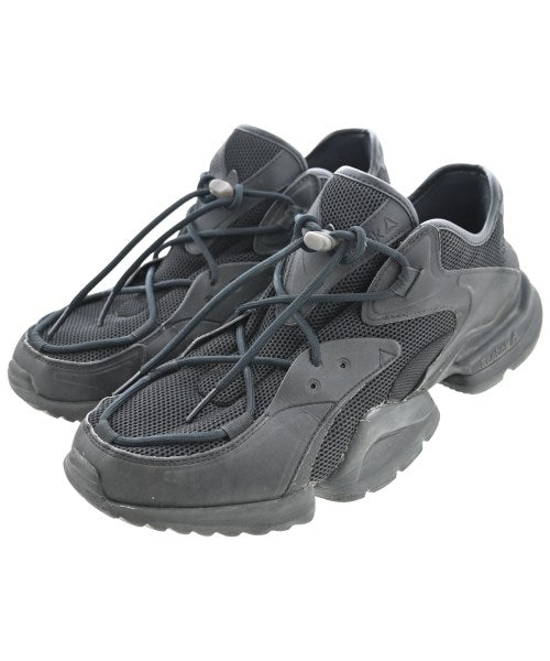 Reebok 運動鞋