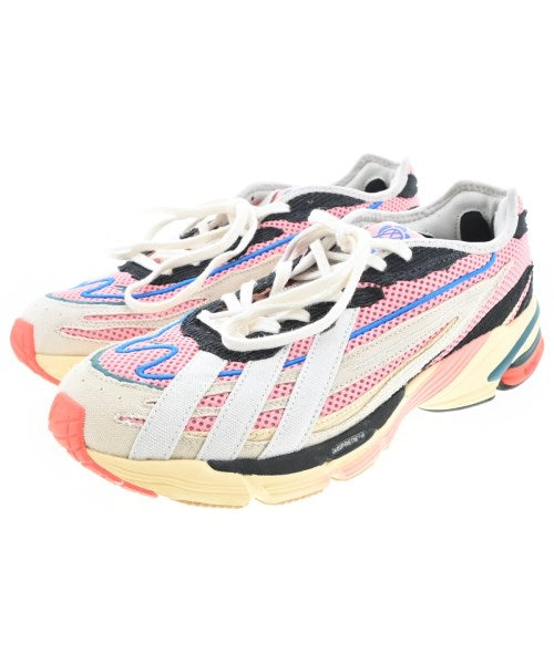 adidas 運動鞋