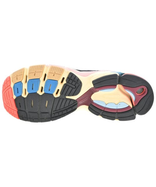 adidas 運動鞋