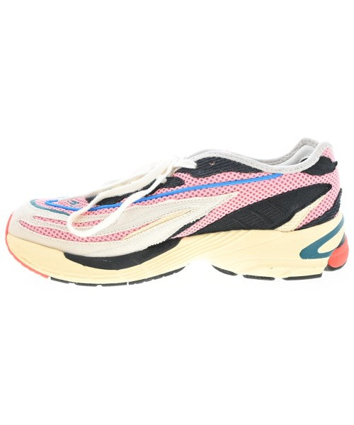 adidas 運動鞋