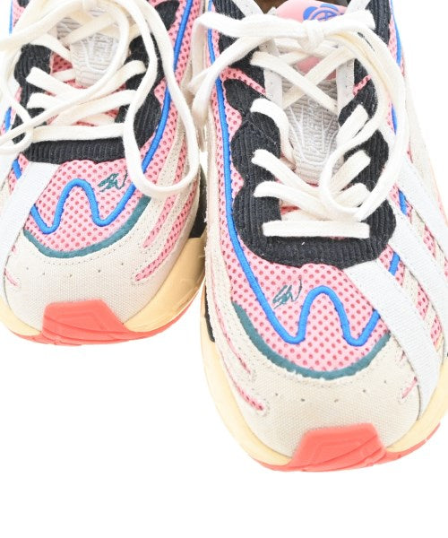 adidas 運動鞋