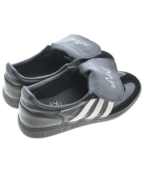 adidas 運動鞋