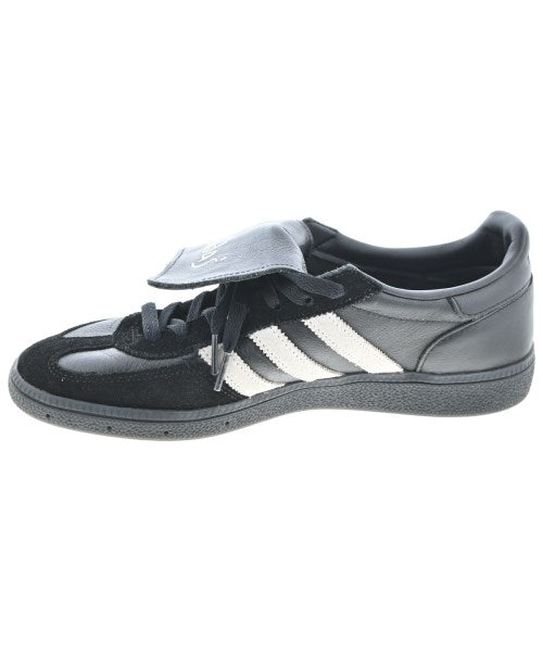 adidas 運動鞋