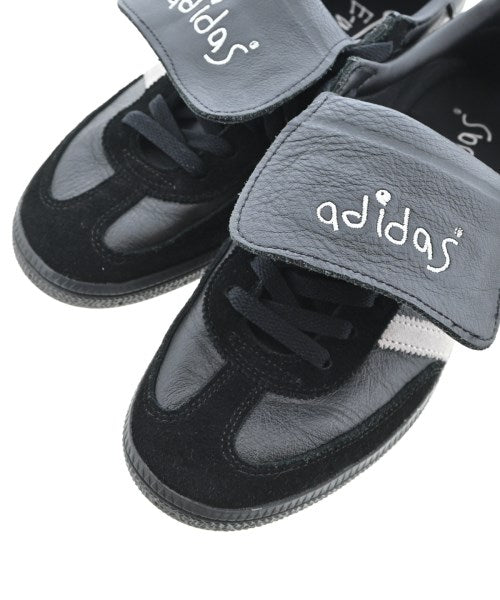 adidas 運動鞋