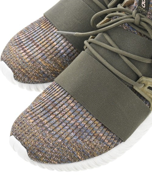adidas 運動鞋