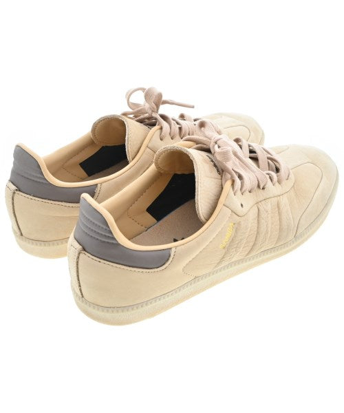adidas 運動鞋