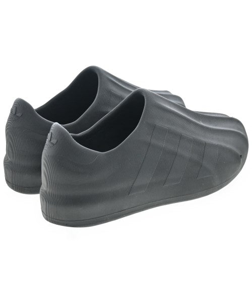 adidas 運動鞋