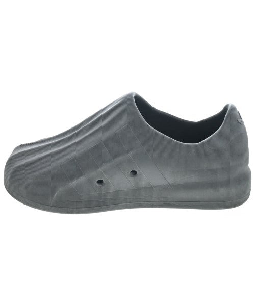 adidas 運動鞋