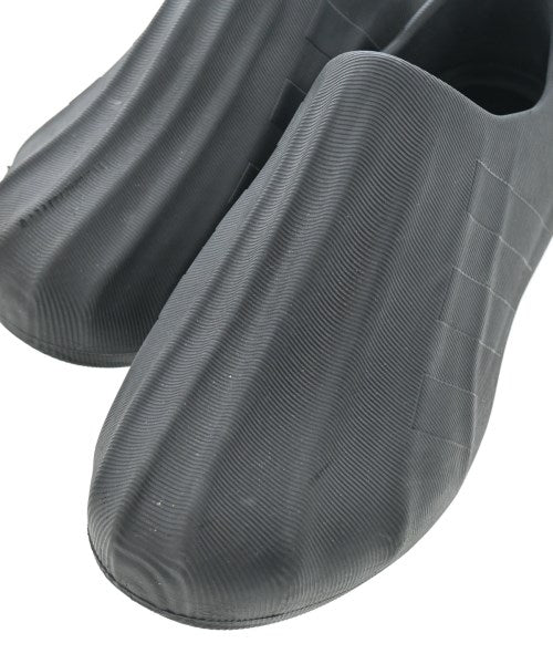 adidas 運動鞋