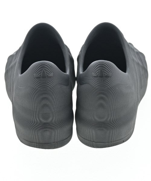 adidas 運動鞋