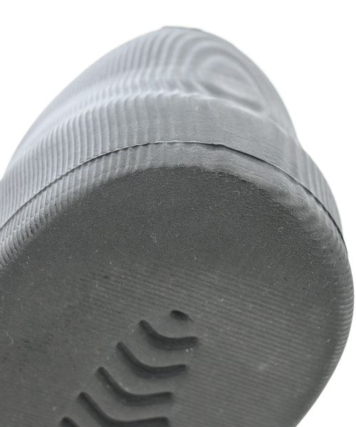 adidas 運動鞋