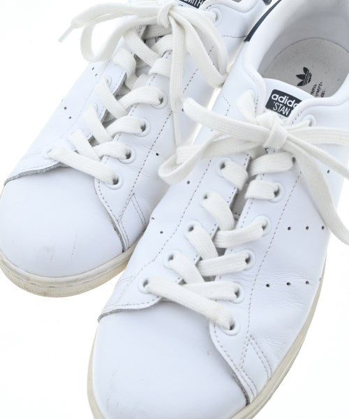 adidas 運動鞋