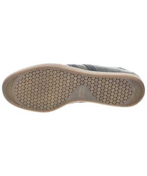 adidas 運動鞋
