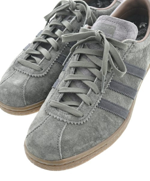 adidas 運動鞋