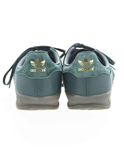 adidas 運動鞋