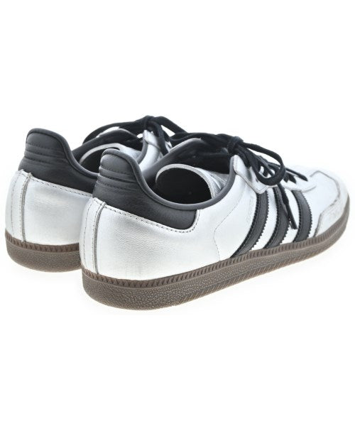 adidas 運動鞋