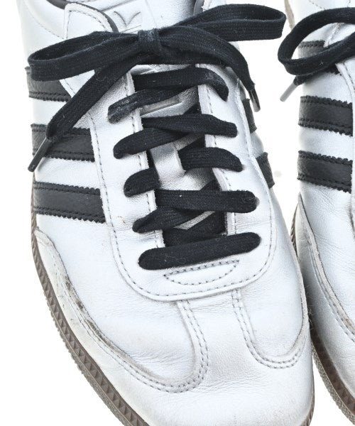 adidas 運動鞋
