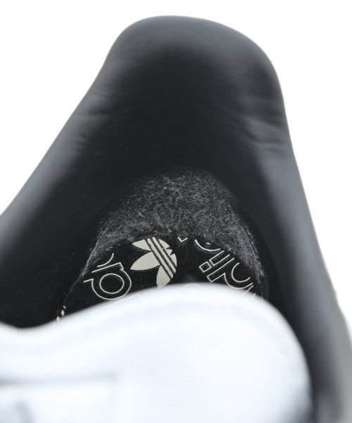 adidas 運動鞋
