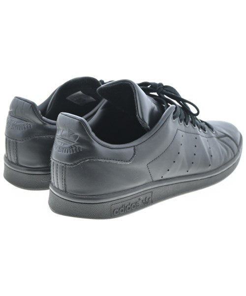 adidas 運動鞋