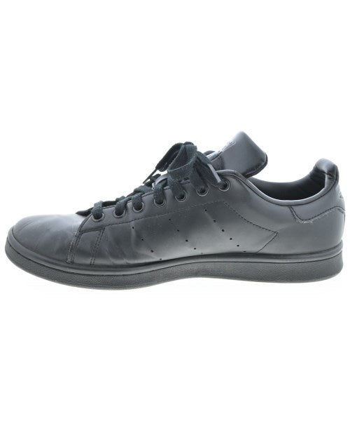 adidas 運動鞋