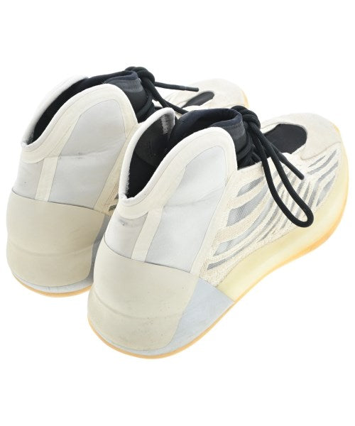 adidas 運動鞋