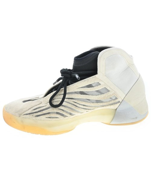 adidas 運動鞋
