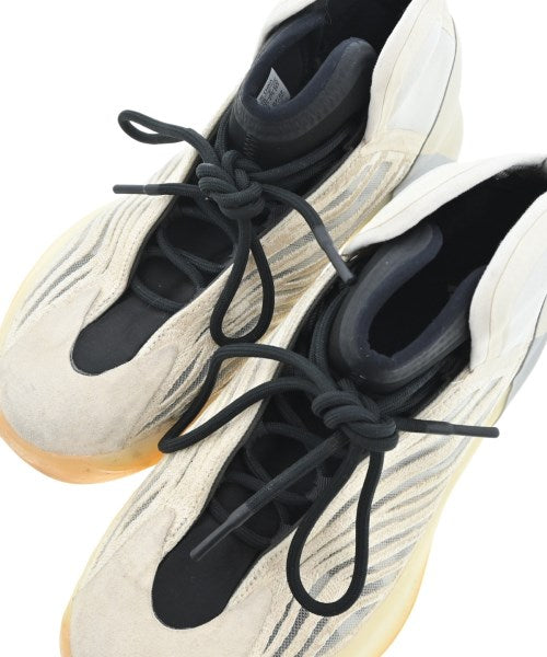 adidas 運動鞋