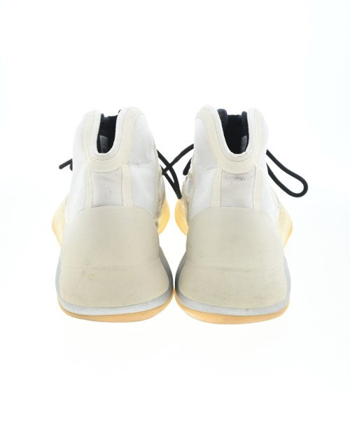 adidas 運動鞋