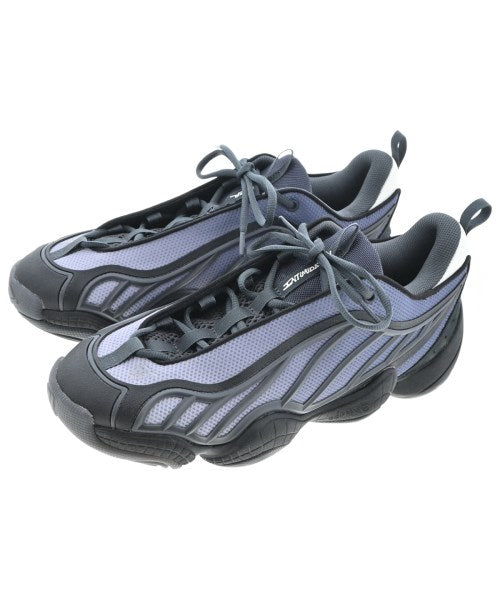 adidas 運動鞋