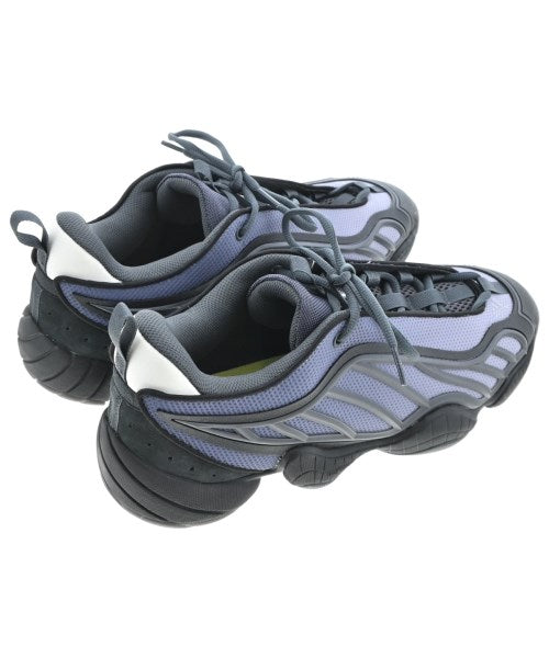 adidas 運動鞋