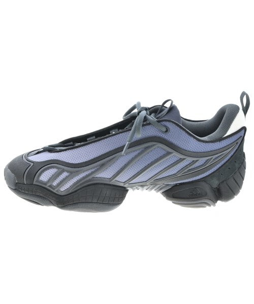 adidas 運動鞋