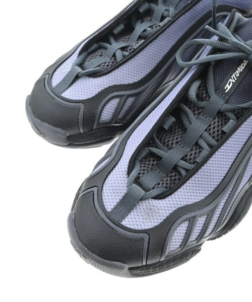 adidas 運動鞋