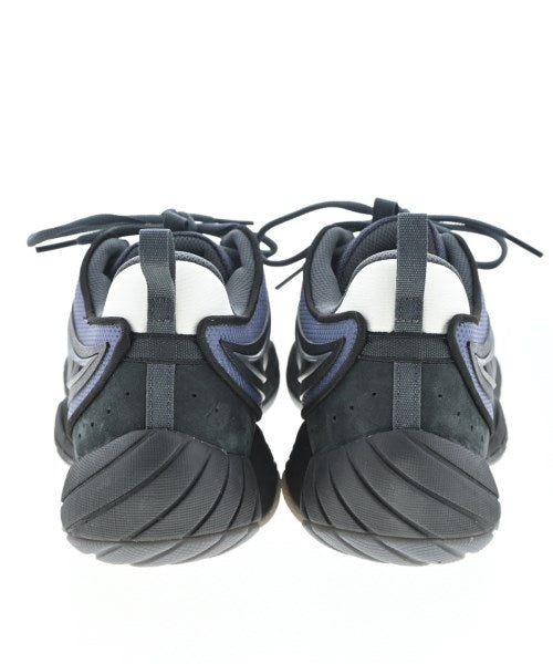 adidas 運動鞋
