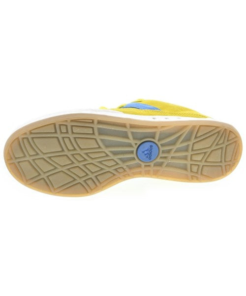 adidas 運動鞋