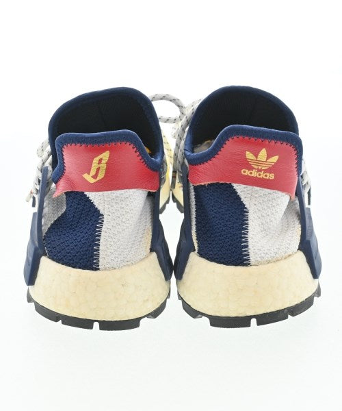 adidas 運動鞋
